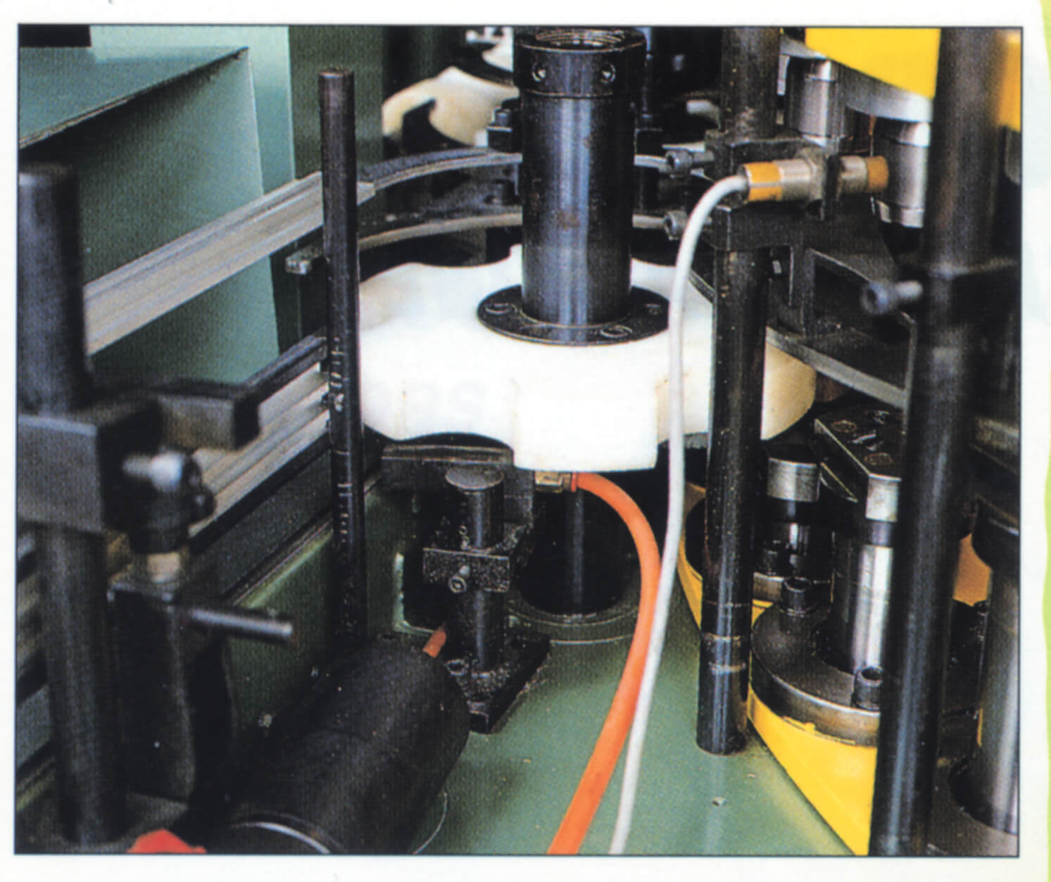 Automatic Vertical Type Can Tester